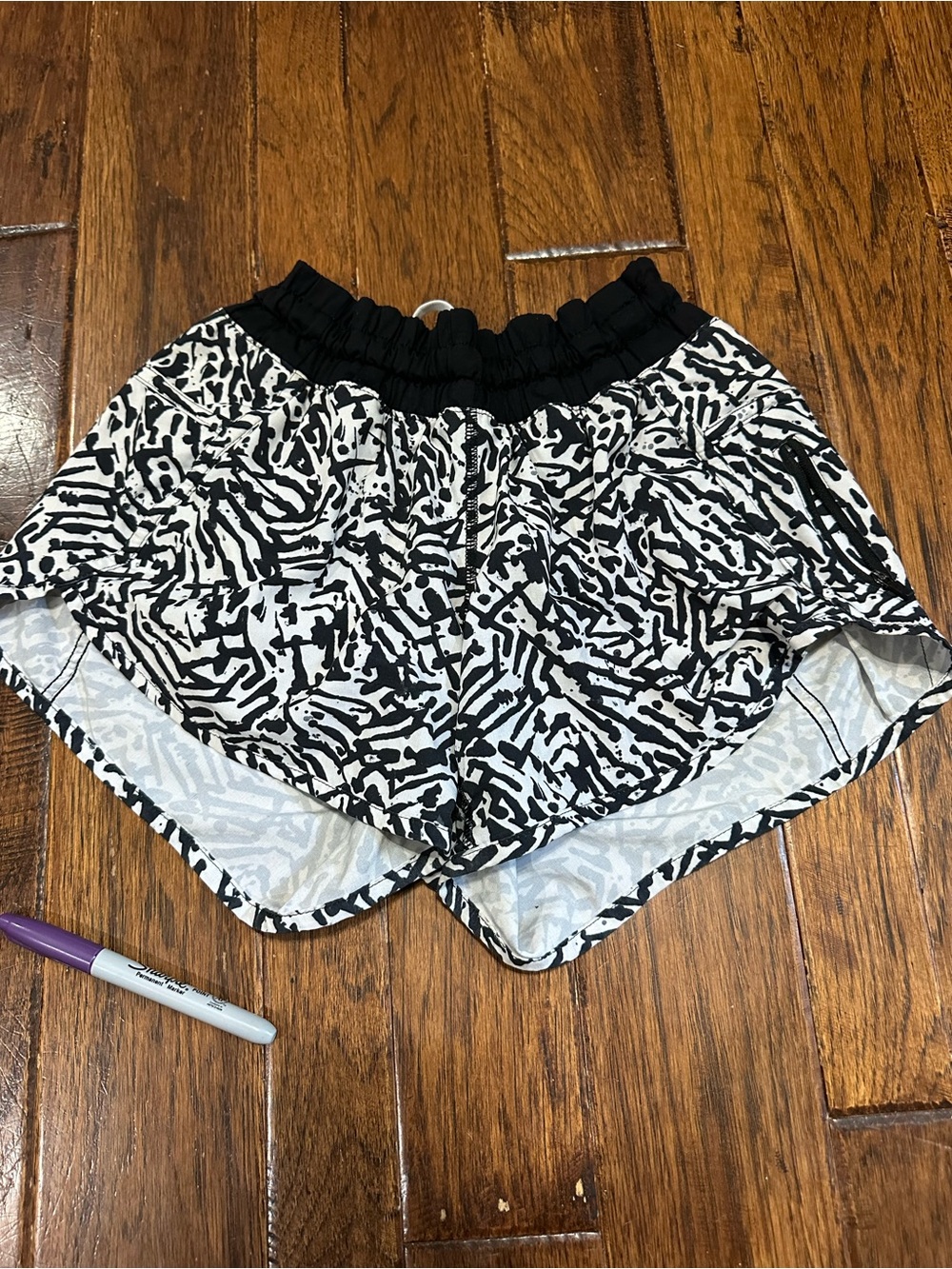 Lululemon Black & White Printed Athletic Shorts Size 4